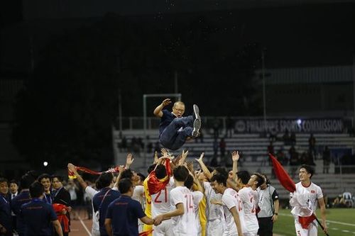 Ủy ban Olympic Việt Nam thưởng 1 tỉ đồng cho đội tuyển bóng đá U22
