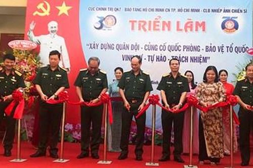 Khai mạc Triển lãm chủ đề 'Xây dựng Quân đội - Củng cố Quốc phòng - Bảo vệ Tổ quốc - Vinh dự - Tự hào - Trách nhiệm'