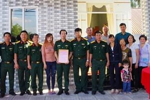 Bộ CHQS tỉnh Tây Ninh bàn giao 2 nhà tình nghĩa tặng quân nhân khó khăn