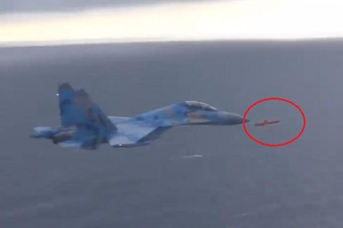 Phi công Su-27 'liều mình' đuổi theo tên lửa hành trình chống hạm RK-360