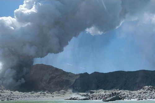 Núi lửa phun trào ở New Zealand, ít nhất 5 người thiệt mạng