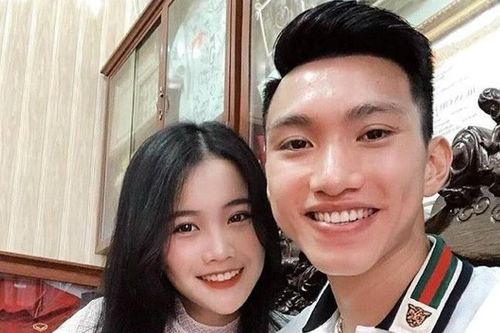 Bố mẹ Văn Hậu tiết lộ chuyện tình của con trai với bạn gái hot girl