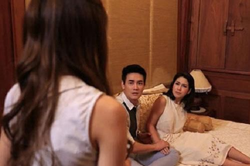 Biết chồng hẹn người tình tới nhà nghỉ hâm nóng tình yêu, vợ hộc tốc gửi con phi tới đánh ghen nhưng vừa nhìn mặt tình địch cô lại 'vỗ tay': 'Đẹp đôi lắm!'