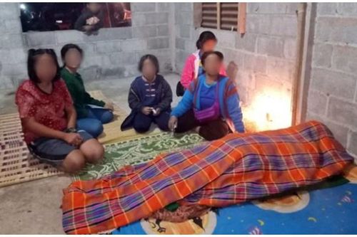 Người cha lạnh cóng đến chết vì nhường chăn cho con gái đắp