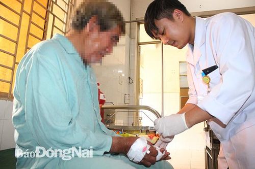 Chữa trị thành công ngón tay suýt bị hoại tử của bệnh nhân
