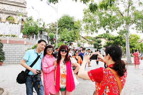 Du lịch, nông nghiệp phát triển thiếu bền vững