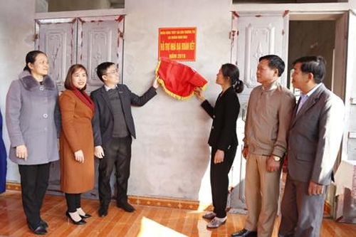 Khánh thành và bàn giao nhà đại đoàn kết cho 2 hộ nghèo