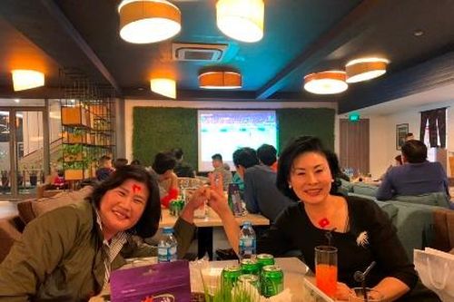 Người dân Ninh Bình chung niềm vui chiến thắng