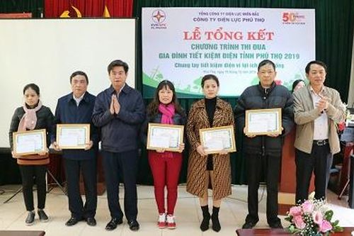 90 gia đình được biểu dương 'Gia đình tiết kiệm điện'
