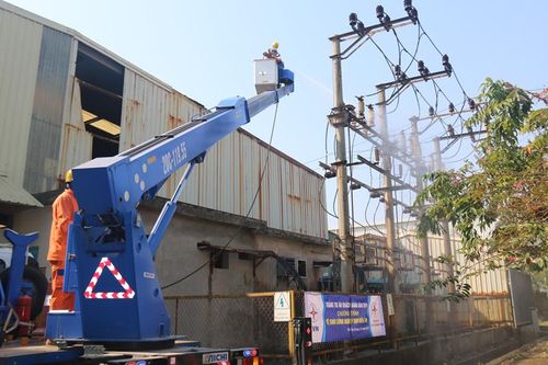 12 trạm biến áp của khách hàng được vệ sinh miễn phí