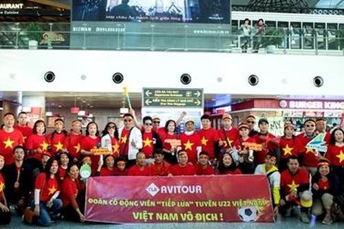 Hàng ngàn cổ động viên lên đường 'tiếp lửa' đội tuyển U22 Việt Nam
