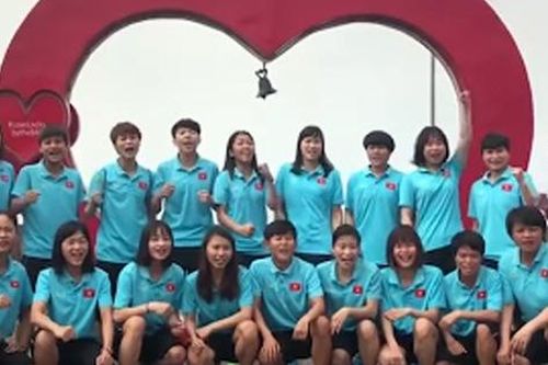 Các cô gái 'vàng' của bóng đá nữ gửi lời chúc 'tiếp lửa' cho các cầu thủ U22 Việt Nam