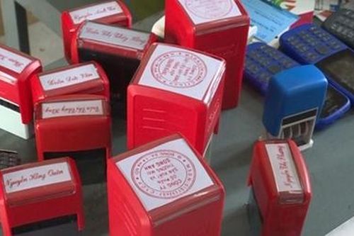 Bắt nhóm người chiếm đoạt tài sản qua tài khoản ngân hàng