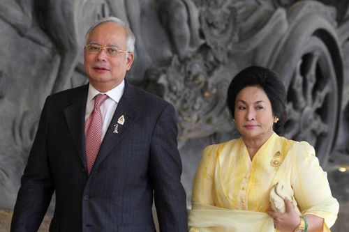 Cựu thủ tướng Malaysia mua đồng hồ 112.000 USD để chuộc lỗi với vợ
