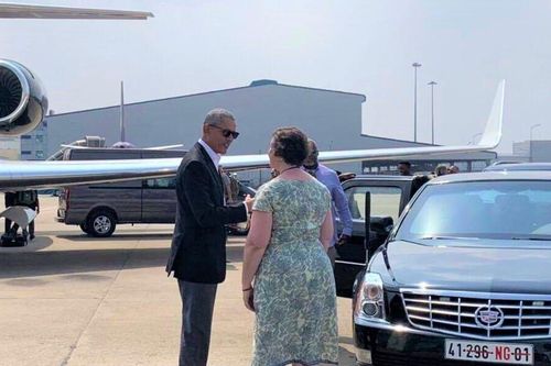 Cựu Tổng thống Obama rời TP.HCM