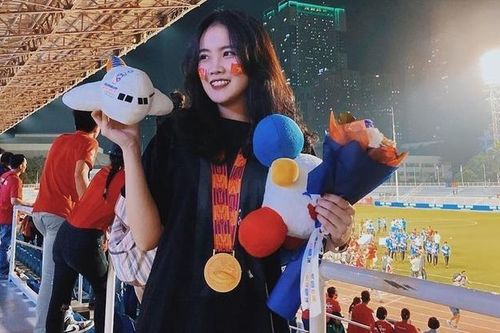 Bạn gái Văn Hậu, Văn Lâm không ngại ra nước ngoài cổ vũ người yêu