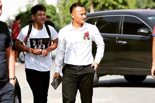 Trọng Hoàng có phong cách gọn gàng, thích mặc đồng điệu với vợ