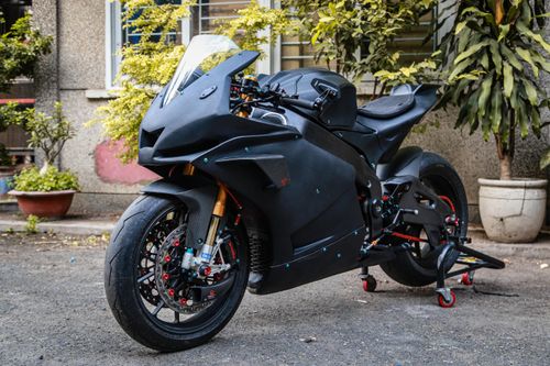Aprilia RSV4 độ theo phong cách MotoGP tốn 400 triệu