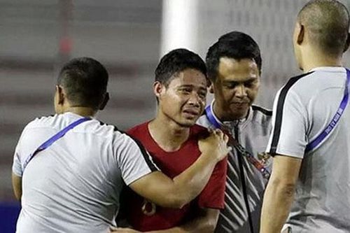 Evan Dimas bỏ qua cho pha phạm lỗi của Văn Hậu, chúc mừng chiến thắng của U22 Việt Nam