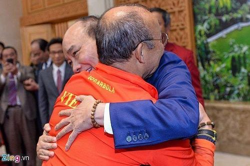 Thủ tướng gặp mặt tuyển thủ bóng đá Việt Nam