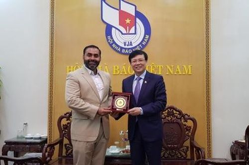 Phó Chủ tịch Thường trực Hội Nhà báo Việt Nam tiếp xã giao Phó Đại sứ Pakistan tại Việt Nam