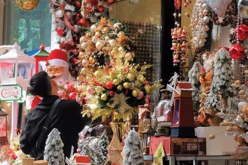 Sôi động thị trường đồ trang trí Giáng sinh