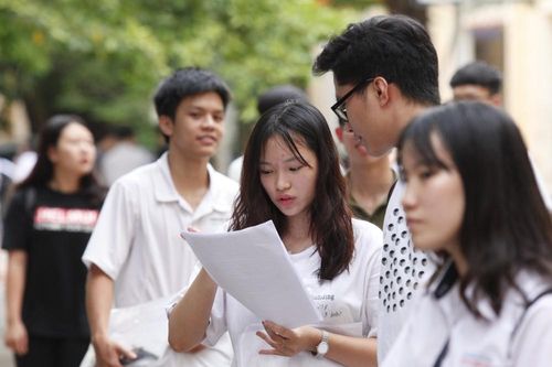 Học sinh dựa vào đề minh họa 2019 để ôn tập thi THPT quốc gia