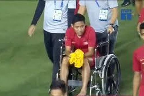 Văn Hậu xin lỗi vì gây chấn thương cho Evan Dimas