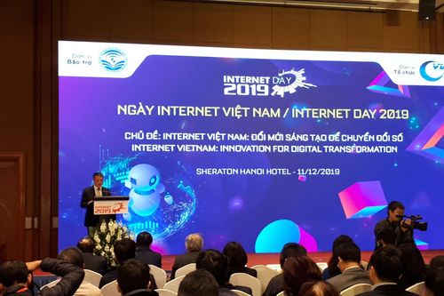 Người Việt Nam dành trung bình 6 tiếng mỗi ngày vào internet
