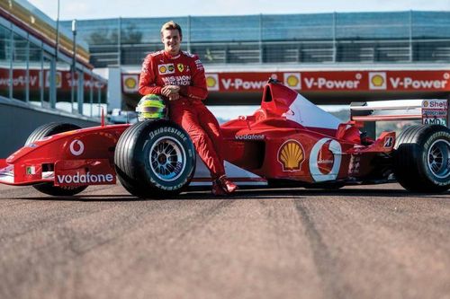 Xe đua của huyền thoại F1 Michael Schumacher được bán với giá kỷ lục