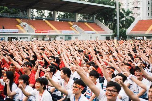 Hàng nghìn sinh viên trường ĐH Tôn Đức Thắng xác lập kỷ lục trong ngày lịch sử của bóng đá Việt Nam