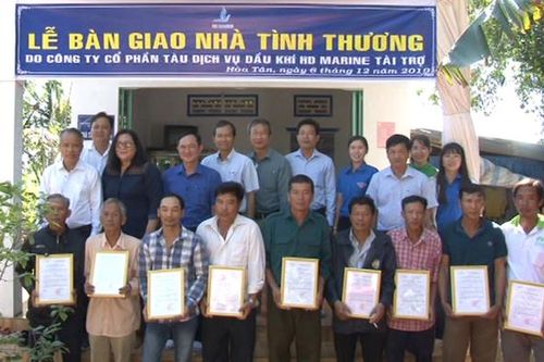 Bàn giao 10 căn nhà tình thương cho hộ nghèo, cận nghèo
