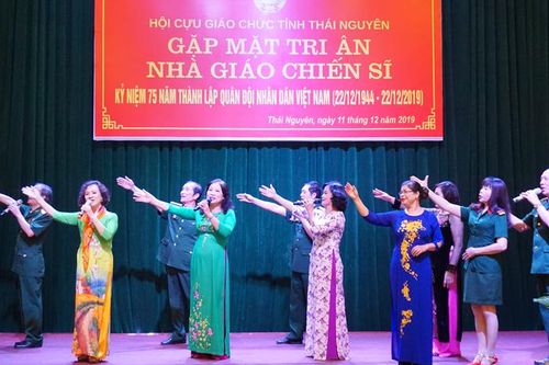 Tri ân Nhà giáo chiến sĩ