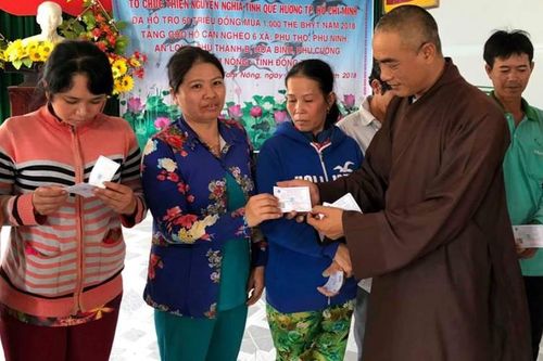 Tặng hơn 10.000 thẻ bảo hiểm y tế ở vùng sâu, vùng xa