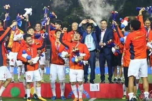 Tập đoàn Hưng Thịnh trao tặng hơn 3 tỷ đồng cho Đoàn TTVN