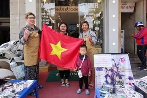 Ông chủ Hàn quốc tặng quà người dân mừng chiến thắng SEA Games