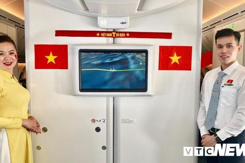 Siêu máy bay giăng cờ, sẵn sàng đón Đoàn TTVN về nước