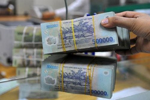 Người Việt chọn tiết kiệm thay vì mua sắm, du lịch