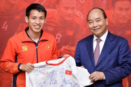 Thủ tướng giải thích việc 'chỉ gặp 2 đội bóng đá vô địch SEA Games 30'