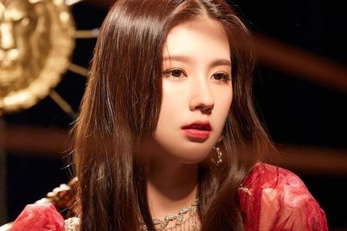 Thành viên hụt của Black Pink có ngoại hình như công chúa