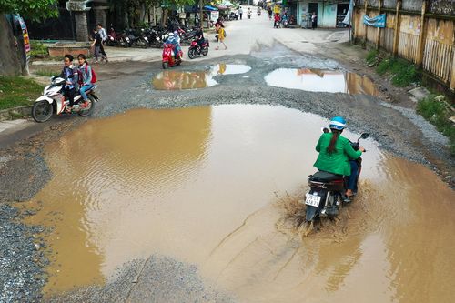 Sau nhiều lần thất hứa, nhà thầu Trung Quốc lại khất trả đường cho dân