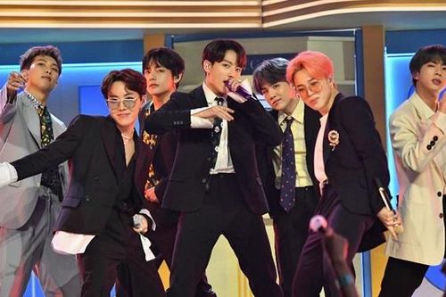 BTS giành quá nhiều giải thưởng trong năm 2019, đến ARMY còn sốc