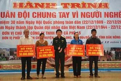 Hỗ trợ sửa nhà ở, tặng bò giống và trao quà tặng hộ nghèo tỉnh Đắk Nông