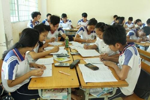 Hỗ trợ mì gói để… xóa mù chữ