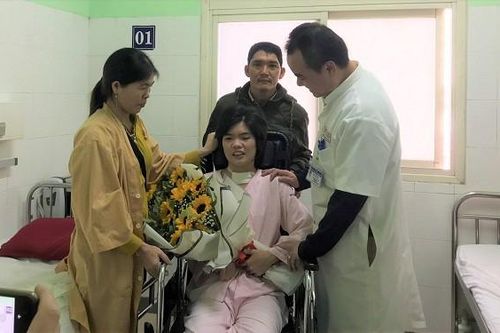 Cô gái bệnh viện 'trả về' được cứu sống kỳ diệu