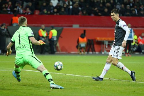 Ronaldo bừng sáng, Juventus bất bại ở vòng bảng C1