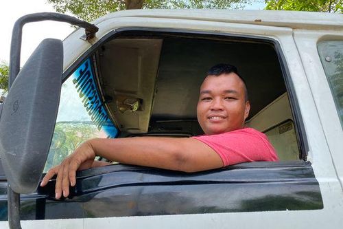 Tặng bạn tờ vé số độc đắc, tỷ phú trắng tay lại đi làm thuê cho bạn (!)