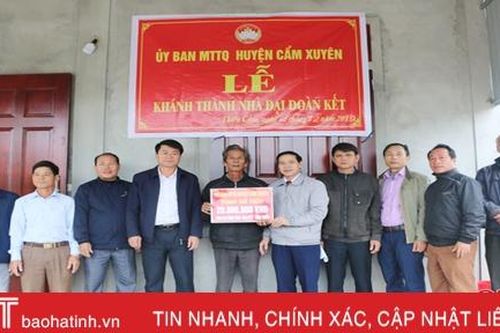MTTQ huyện Cẩm Xuyên hỗ trợ hộ nghèo làm nhà đại đoàn kết