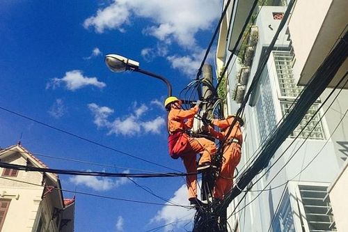 Nguồn nước gặp khó, Bộ Công Thương kêu gọi tiết kiệm điện