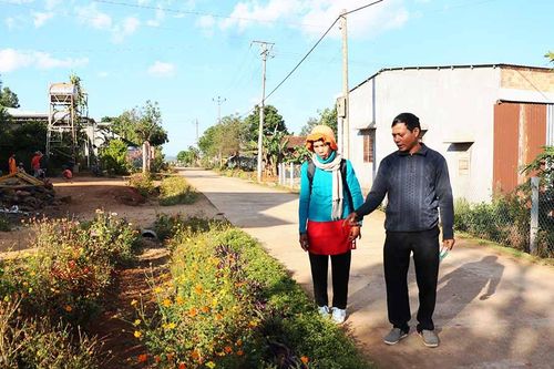 Người uy tín đi đầu xây dựng cảnh quan thôn làng